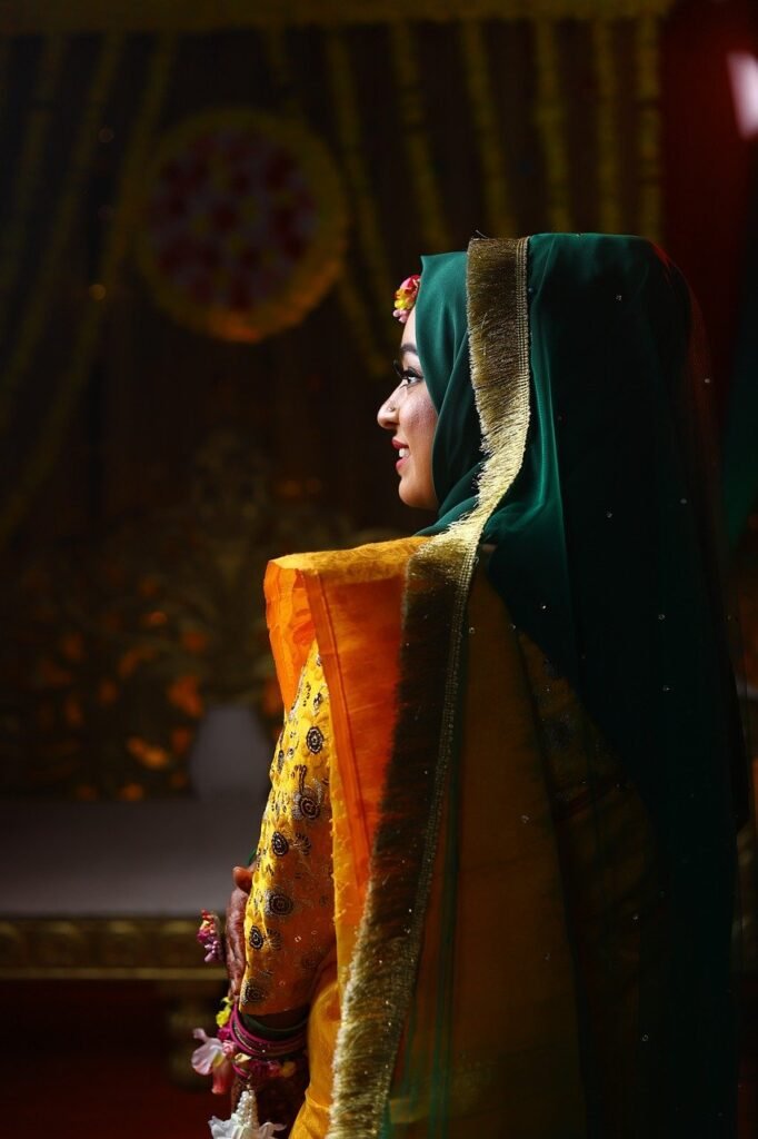 g63ca5df4bb17a5d56697f02233ec646a01c1dc47dcfa6a5167da6946b3f3fe37941d13e9d62a52e967cf9752d787b221323bed47bf8dd16499f0e092bd598c29_1280-9937156 marriage, wedding, couple, love, bride, nature, lovers, romantic, gold, portrait, heart, together